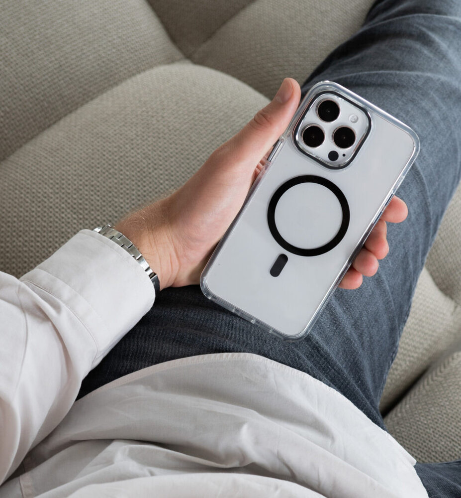 Coverzs Coverzs iPhone 15 Pro Clear metallic Hülle mit MagSafe (Schwarz)