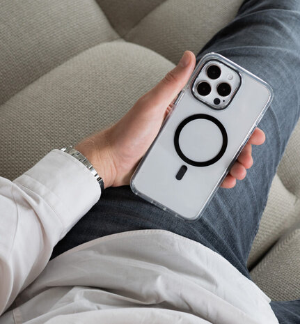 Coverzs Coverzs iPhone 15 Pro Clear metallic Hülle mit MagSafe (Schwarz)