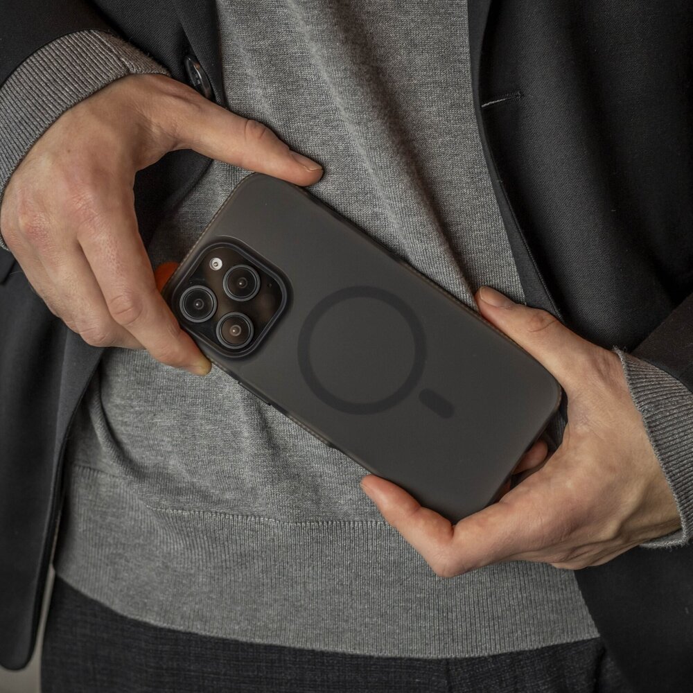 Coverzs Coverzs iPhone 14 Pro glatte Silikonhülle MagSafe (Schwarz) Coverzs Coverzs iPhone 14 Pro glatte Silikonhülle MagSafe (Schwarz)