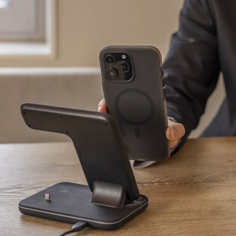 Coverzs Coverzs iPhone 12 Pro glatte Silikonhülle MagSafe (Schwarz) Coverzs Coverzs iPhone 12 Pro glatte Silikonhülle MagSafe (Schwarz)