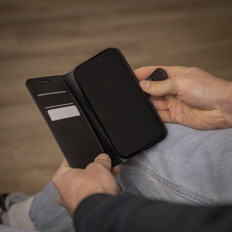 ShieldCase® ShieldCase iPhone 15 Bookcase (Schwarz) ShieldCase® ShieldCase iPhone 15 Bookcase (Schwarz)