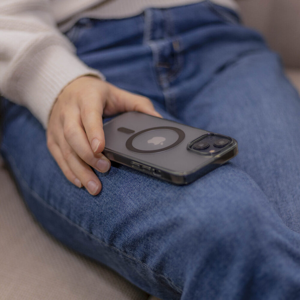 Coverzs Coverzs iPhone 12 matte MagSafe Hülle (Transparent/Schwarz) Coverzs Coverzs iPhone 12 matte MagSafe Hülle (Transparent/Schwarz)