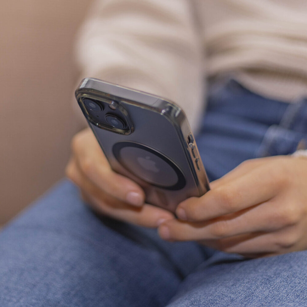 Coverzs Coverzs iPhone 13 matte MagSafe Hülle (Transparent/Schwarz) Coverzs Coverzs iPhone 13 matte MagSafe Hülle (Transparent/Schwarz)