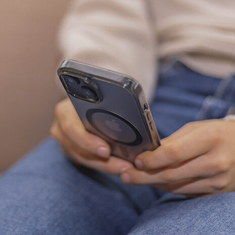 Coverzs Coverzs iPhone 13 matte MagSafe Hülle (Transparent/Schwarz) Coverzs Coverzs iPhone 13 matte MagSafe Hülle (Transparent/Schwarz)