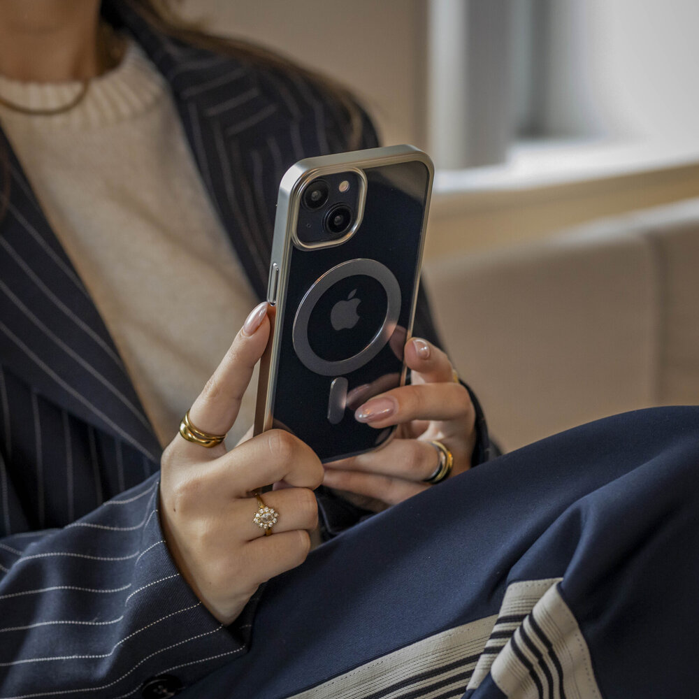 Coverzs Coverzs iPhone 13 klare MagSafe Hardcase (Silber) Coverzs Coverzs iPhone 13 klare MagSafe Hardcase (Silber)