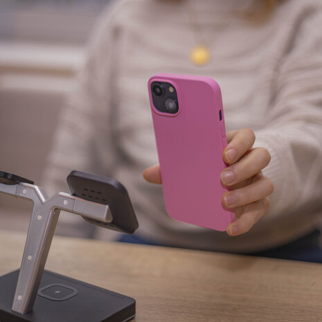 Coverzs Coverzs iPhone 13 Luxus Silikon MagSafe Hülle (Rosa)