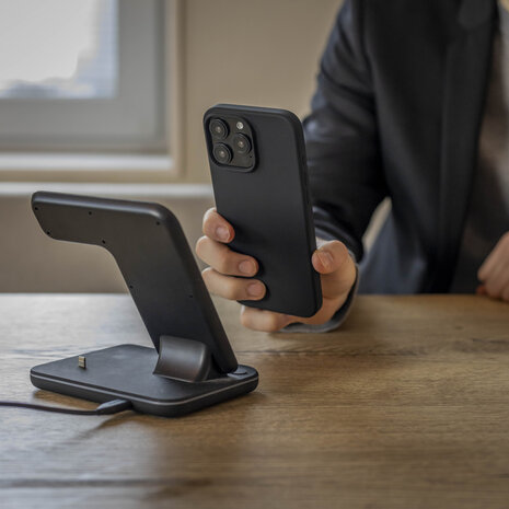 Coverzs Coverzs iPhone 13 Pro Max Luxus Silikon MagSafe Hülle (Schwarz) Coverzs Coverzs iPhone 13 Pro Max Luxus Silikon MagSafe Hülle (Schwarz)