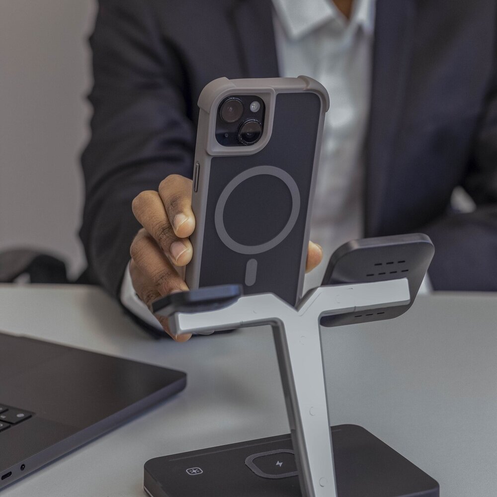 Coverzs Coverzs iPhone 15 matte Shockcase mit MagSafe (Grau) Coverzs Coverzs iPhone 15 matte Shockcase mit MagSafe (Grau)