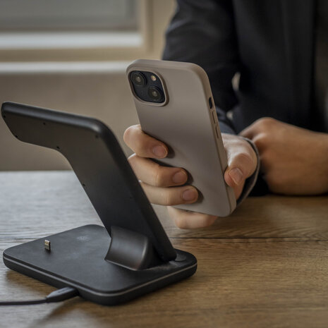 Coverzs Coverzs iPhone 15 Luxus Silikon MagSafe Hülle (Grau) Coverzs Coverzs iPhone 15 Luxus Silikon MagSafe Hülle (Grau)