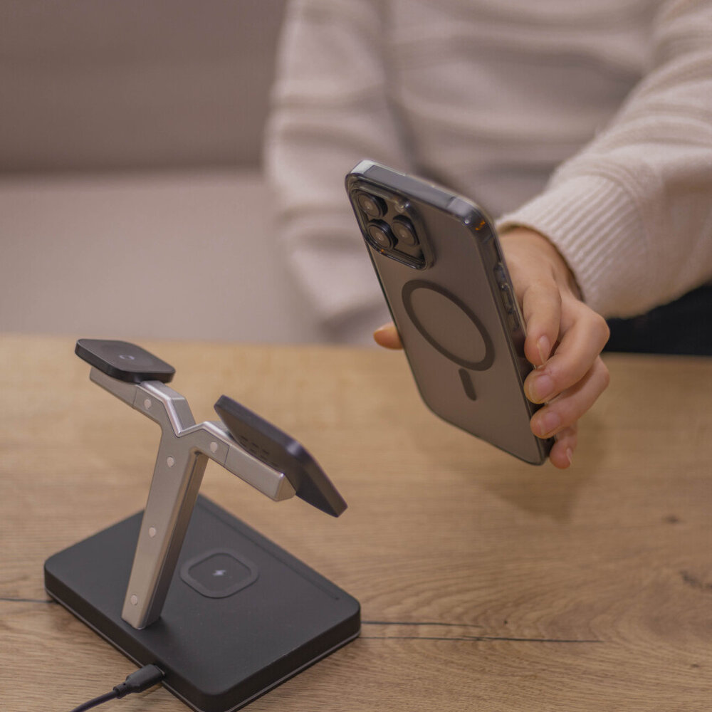 Coverzs Coverzs iPhone 15 Pro Max matte MagSafe Hülle (Transparent/Schwarz) Coverzs Coverzs iPhone 15 Pro Max matte MagSafe Hülle (Transparent/Schwarz)