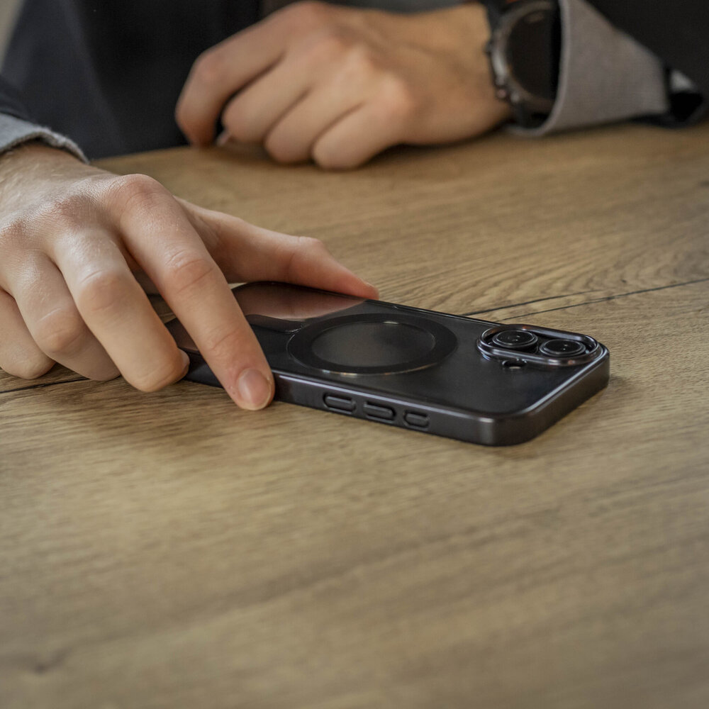 Coverzs Coverzs iPhone 16 klare MagSafe Hardcase (Schwarz) Coverzs Coverzs iPhone 16 klare MagSafe Hardcase (Schwarz)