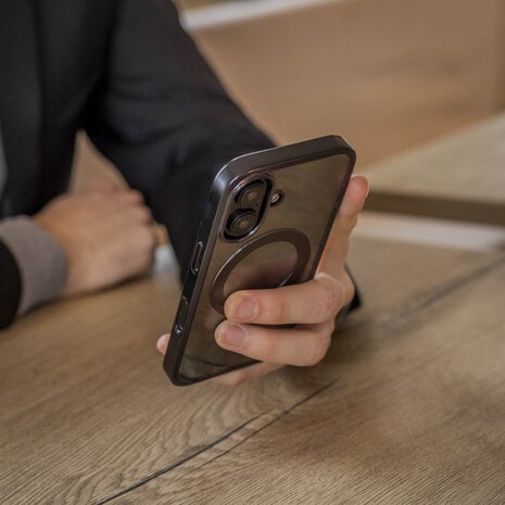 Coverzs Coverzs iPhone 16 klare MagSafe Hardcase (Schwarz) Coverzs Coverzs iPhone 16 klare MagSafe Hardcase (Schwarz)