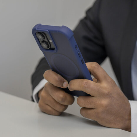 Coverzs Coverzs iPhone 16 matte Shockcase mit MagSafe (Dunkelblau) Coverzs Coverzs iPhone 16 matte Shockcase mit MagSafe (Dunkelblau)