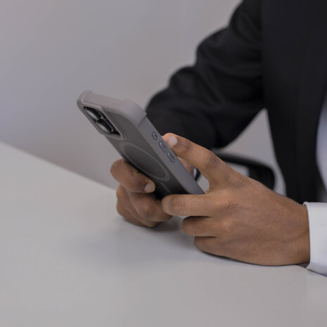 Coverzs Coverzs iPhone 16 matte Shockcase mit MagSafe (Grau) Coverzs Coverzs iPhone 16 matte Shockcase mit MagSafe (Grau)