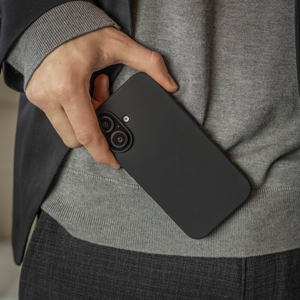 Coverzs Coverzs iPhone 16 Luxus Silikonhülle (Schwarz) Coverzs Coverzs iPhone 16 Luxus Silikonhülle (Schwarz)