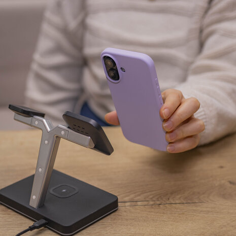 Coverzs Coverzs iPhone 16 Luxus Silikon MagSafe Hülle (Lila) Coverzs Coverzs iPhone 16 Luxus Silikon MagSafe Hülle (Lila)