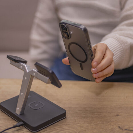 Coverzs Coverzs iPhone 16 Plus matte MagSafe Hülle (Transparent/Schwarz) Coverzs Coverzs iPhone 16 Plus matte MagSafe Hülle (Transparent/Schwarz)