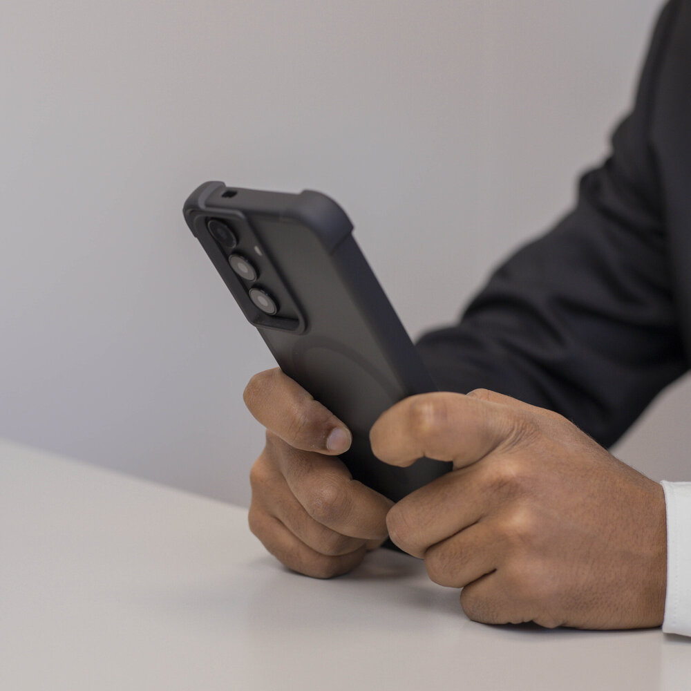 Coverzs Coverzs Samsung Galaxy S24 Plus matte Shockcase mit MagSafe (Schwarz) Coverzs Coverzs Samsung Galaxy S24 Plus matte Shockcase mit MagSafe (Schwarz)