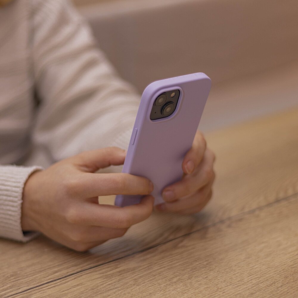 Coverzs Coverzs iPhone 13 Luxus Silikon MagSafe Hülle (Lila)