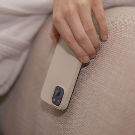 Coverzs Coverzs iPhone 14 Luxus Silikon MagSafe Hülle (Beige)