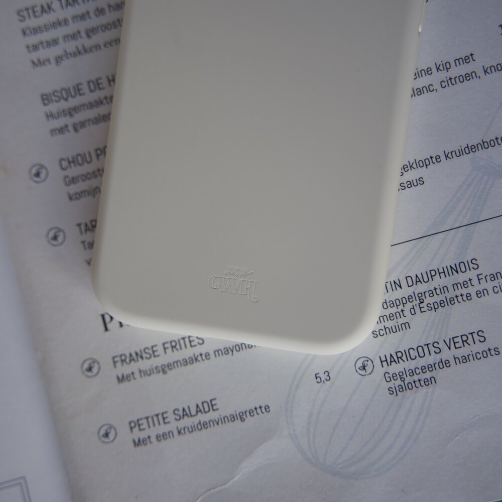 xoxo Wildhearts xoxo Wildhearts Shockproof Silikonhülle Beige - iPhone 14 Pro