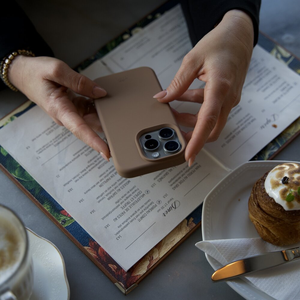 xoxo Wildhearts xoxo Wildhearts Shockproof Silikonhülle Braun - iPhone 14 Pro Max xoxo Wildhearts xoxo Wildhearts Shockproof Silikonhülle Braun - iPhone 14 Pro Max