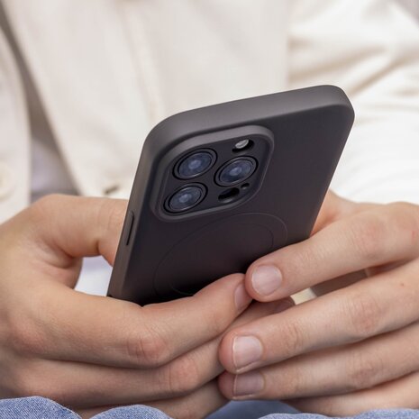 ShieldCase® ShieldCase iPhone 13 Pro Max Silikon MagSafe back cover (Schwarz)