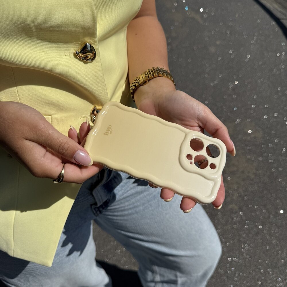xoxo Wildhearts xoxo Wildhearts Glossy Wavy Case Buttercup - iPhone 11 Hülle