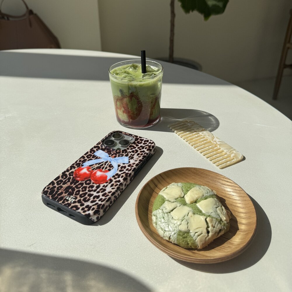 xoxo Wildhearts xoxo Wildhearts Cherry Wild - iPhone 12 Pro Max Hülle xoxo Wildhearts xoxo Wildhearts Cherry Wild - iPhone 12 Pro Max Hülle