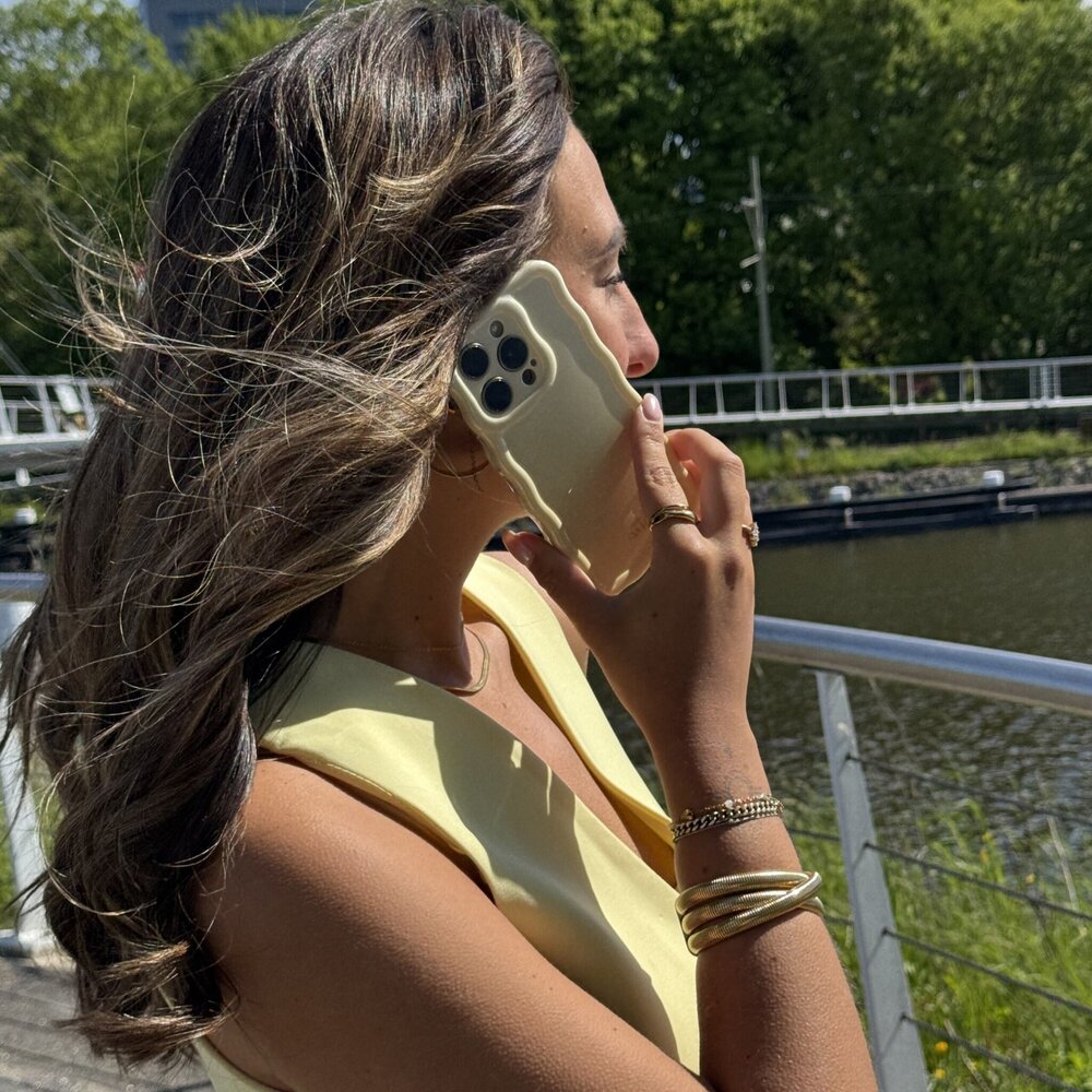 xoxo Wildhearts xoxo Wildhearts Glossy Wavy Case Buttercup - iPhone 12 Pro Max Hülle xoxo Wildhearts xoxo Wildhearts Glossy Wavy Case Buttercup - iPhone 12 Pro Max Hülle