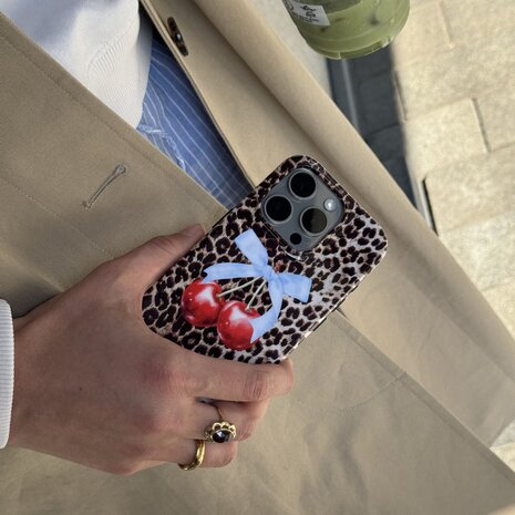 xoxo Wildhearts xoxo Wildhearts Cherry Wild - iPhone 13 Hülle xoxo Wildhearts xoxo Wildhearts Cherry Wild - iPhone 13 Hülle