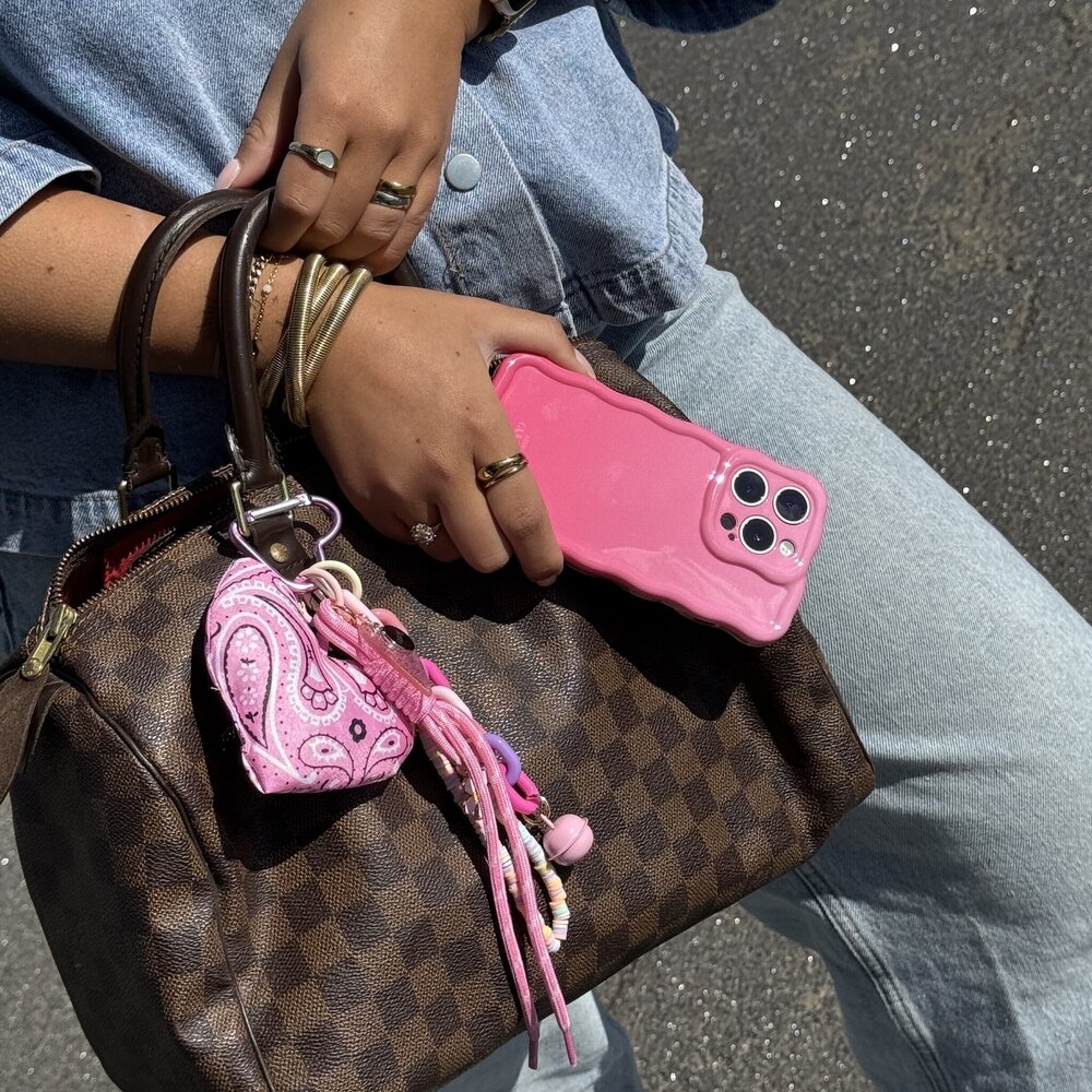 xoxo Wildhearts xoxo Wildhearts Glossy Wavy Case Pink Sorbet - iPhone 13 Hülle