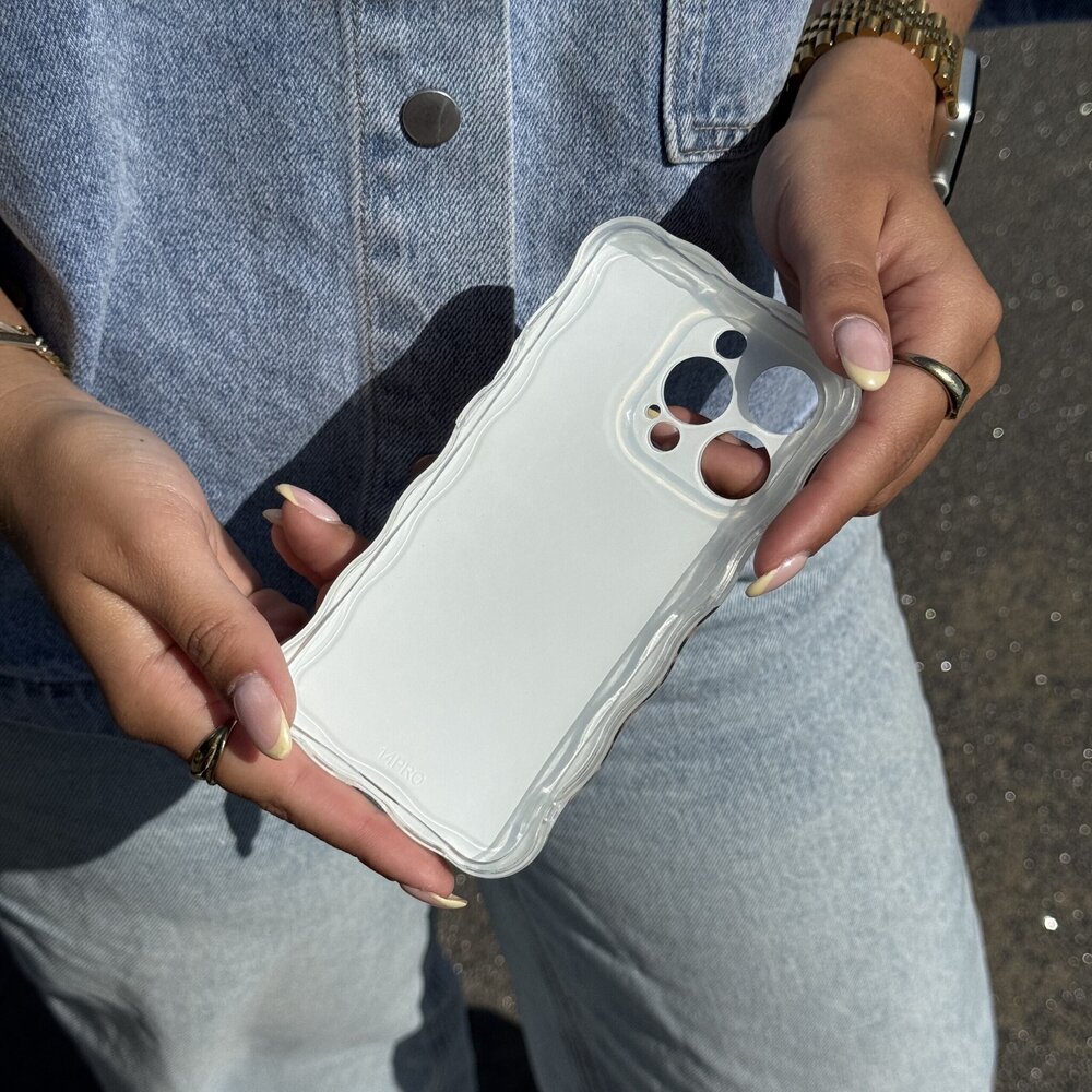 xoxo Wildhearts xoxo Wildhearts Glossy Wavy Case Wild Soul - iPhone 13 Hülle xoxo Wildhearts xoxo Wildhearts Glossy Wavy Case Wild Soul - iPhone 13 Hülle