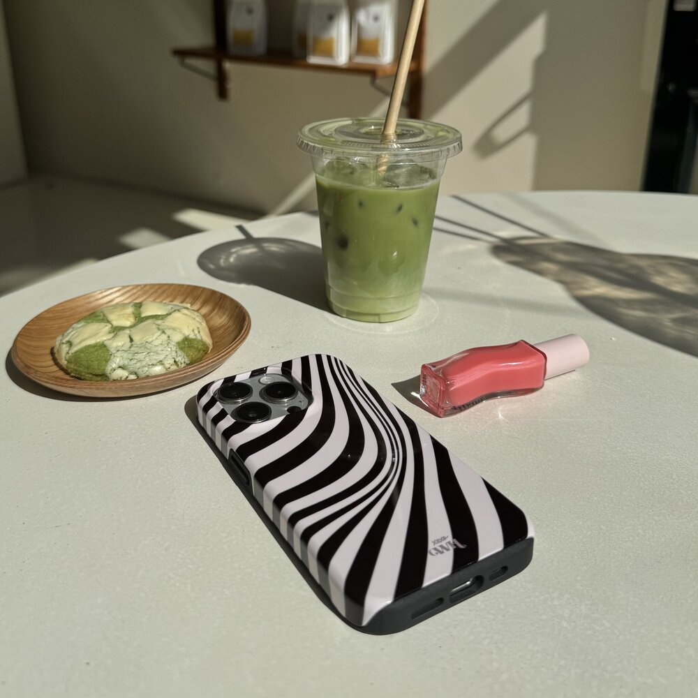 xoxo Wildhearts xoxo Wildhearts Optical Illusion - iPhone 13 Pro Max Hülle