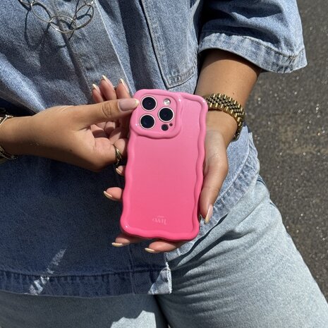 xoxo Wildhearts xoxo Wildhearts Glossy Wavy Case Pink Sorbet - iPhone 14 Pro Hülle