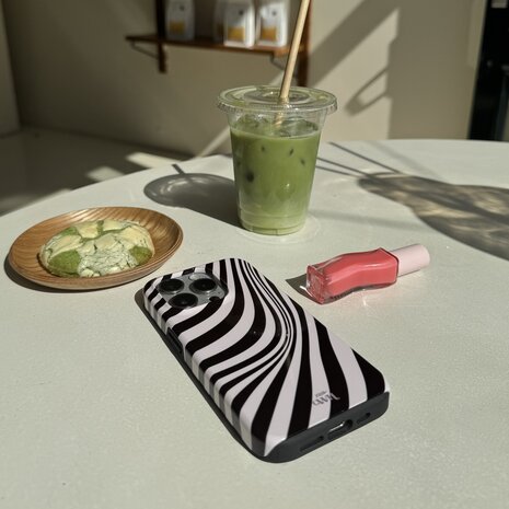 xoxo Wildhearts xoxo Wildhearts Optical Illusion - iPhone 14 Pro Max Hülle