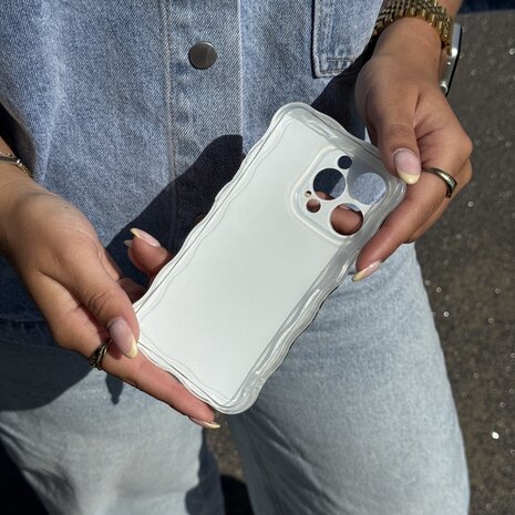 xoxo Wildhearts xoxo Wildhearts Glossy Wavy Case Wild Soul - iPhone 15 Hülle xoxo Wildhearts xoxo Wildhearts Glossy Wavy Case Wild Soul - iPhone 15 Hülle