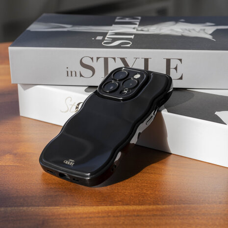 xoxo Wildhearts xoxo Wildhearts Glossy Wavy Case Black - iPhone 15 Pro Hülle