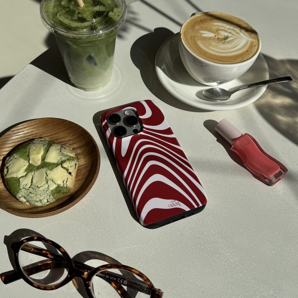 xoxo Wildhearts xoxo Wildhearts Boogie Wonderland Red - iPhone 16 Hülle