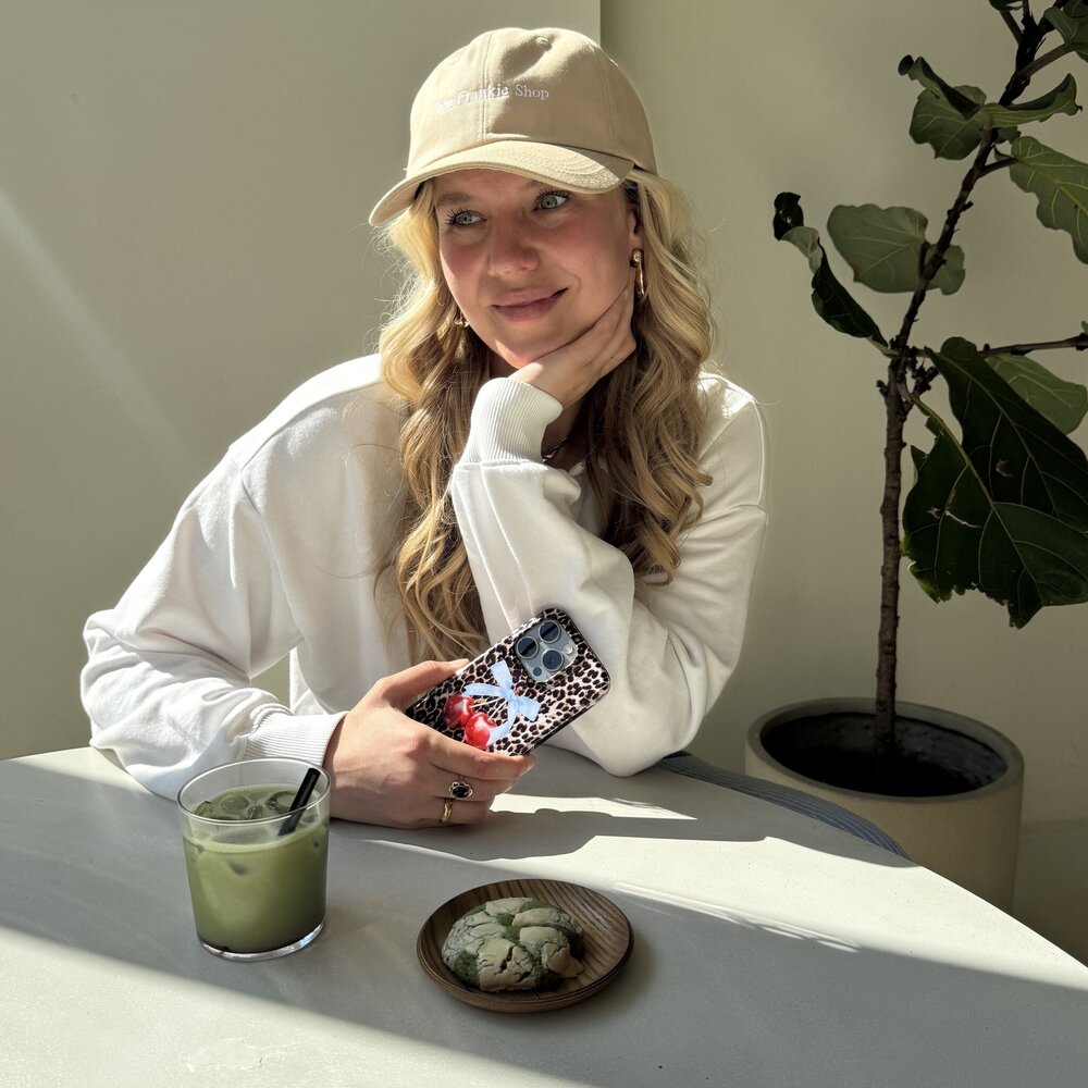 xoxo Wildhearts xoxo Wildhearts Cherry Wild - iPhone 16 Pro Hülle xoxo Wildhearts xoxo Wildhearts Cherry Wild - iPhone 16 Pro Hülle