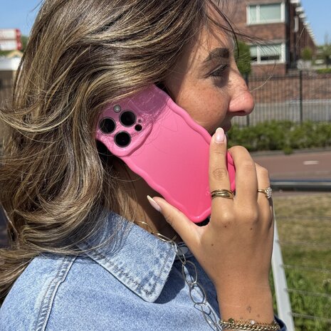 xoxo Wildhearts xoxo Wildhearts Glossy Wavy Case Pink Sorbet - iPhone 16 Pro Max Hülle