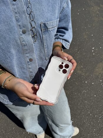 xoxo Wildhearts xoxo Wildhearts Glossy Wavy Case Pink Sorbet - iPhone 16 Pro Max Hülle