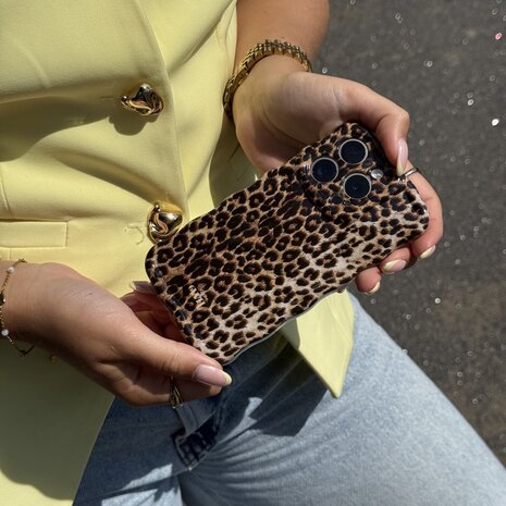 xoxo Wildhearts xoxo Wildhearts Glossy Wavy Case Wild Soul - iPhone 16 Pro Max Hülle xoxo Wildhearts xoxo Wildhearts Glossy Wavy Case Wild Soul - iPhone 16 Pro Max Hülle