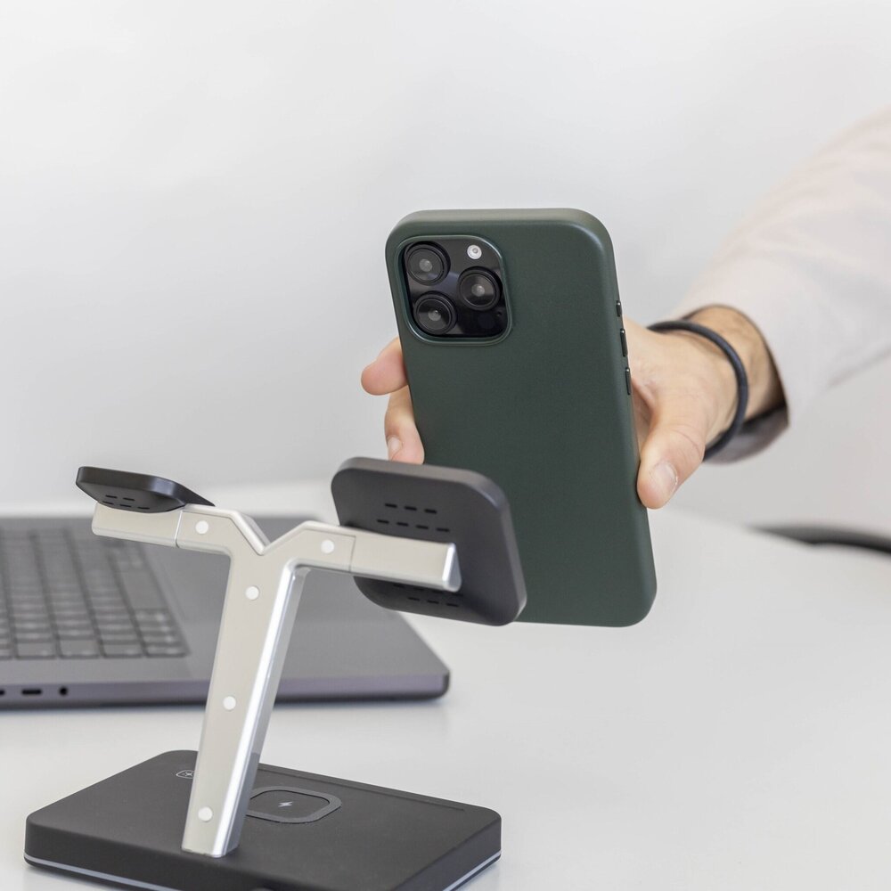 Coverzs Coverzs iPhone 13 Pro Luxus Leder MagSafe Hülle (Dunkelgrün)