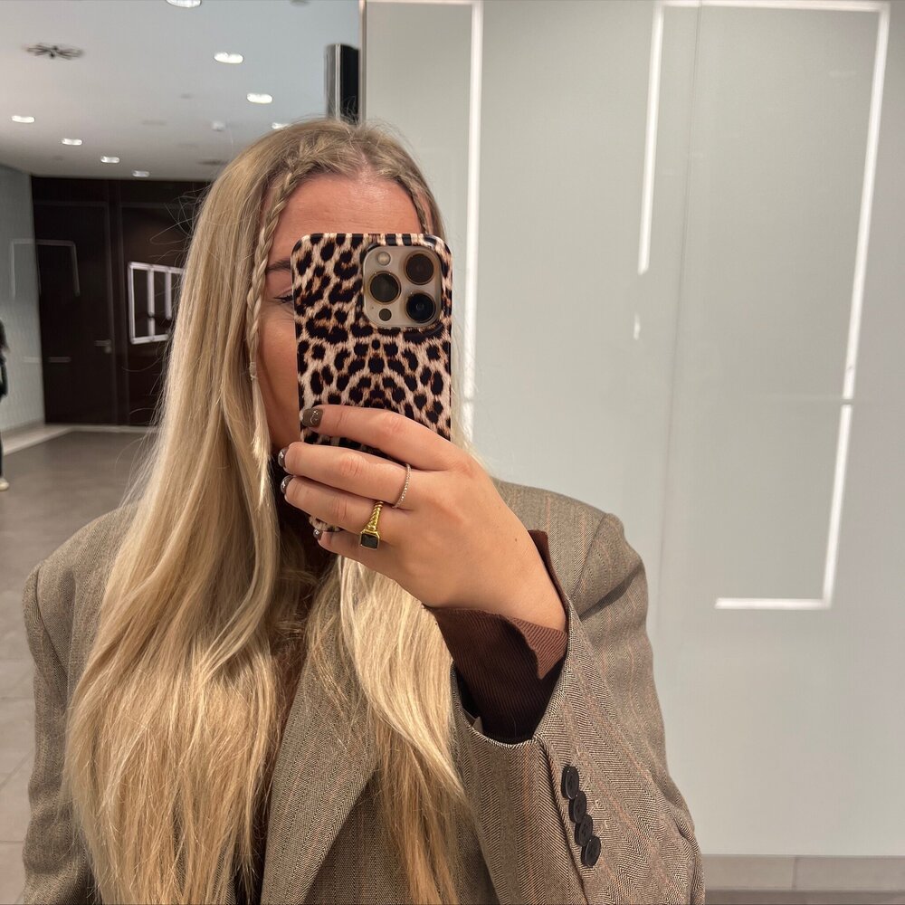 xoxo Wildhearts xoxo Wildhearts Wild Thing - iPhone 17 xoxo Wildhearts xoxo Wildhearts Wild Thing - iPhone 17