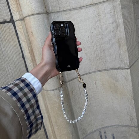 xoxo Wildhearts xoxo Wildhearts Glossy Wavy Cord Case Black - Pearlfection (short) - iPhone 17 xoxo Wildhearts xoxo Wildhearts Glossy Wavy Cord Case Black - Pearlfection (short) - iPhone 17