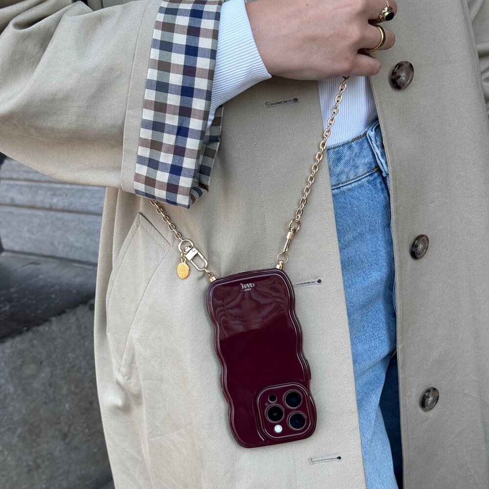 xoxo Wildhearts xoxo Wildhearts Glossy Wavy Cord Case Burgundy - Dreamy (long) - iPhone 17 Pro