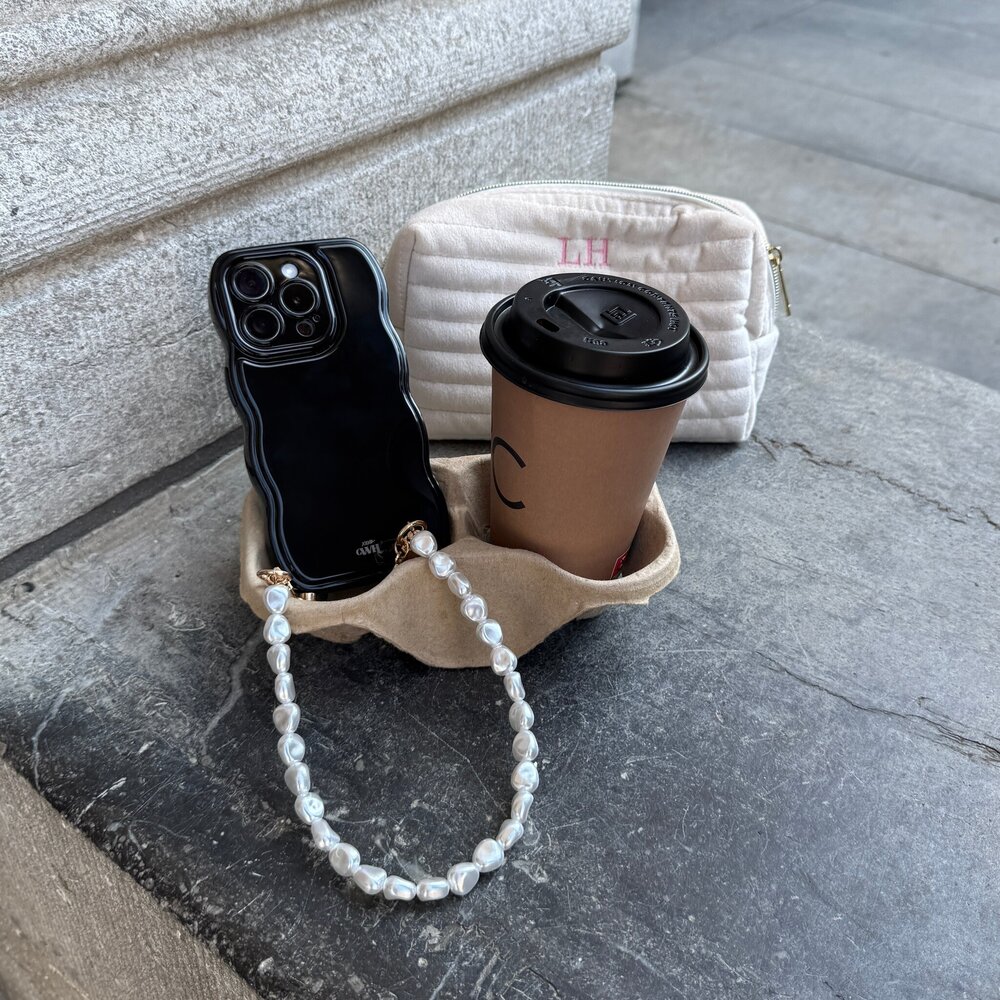 xoxo Wildhearts xoxo Wildhearts Glossy Wavy Cord Case Black - Pearlfection (short) - iPhone 17 Pro xoxo Wildhearts xoxo Wildhearts Glossy Wavy Cord Case Black - Pearlfection (short) - iPhone 17 Pro