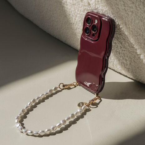 xoxo Wildhearts xoxo Wildhearts Glossy Wavy Cord Case Burgundy - Pearlfection (short) - iPhone 17 Pro Max xoxo Wildhearts xoxo Wildhearts Glossy Wavy Cord Case Burgundy - Pearlfection (short) - iPhone 17 Pro Max