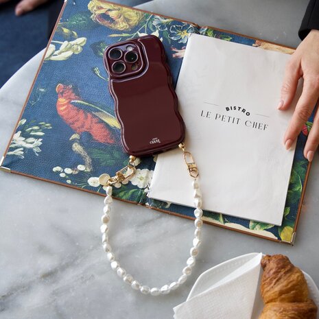 xoxo Wildhearts xoxo Wildhearts Glossy Wavy Cord Case Burgundy - Pearlfection (short) - iPhone 17 Pro Max xoxo Wildhearts xoxo Wildhearts Glossy Wavy Cord Case Burgundy - Pearlfection (short) - iPhone 17 Pro Max